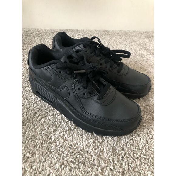 Nike Air Max Sneakers Boys size 5.5Y - Picture 1 of 5